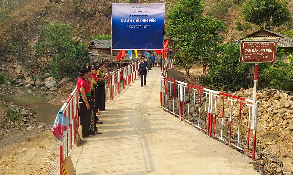 เปิดตัวสะพานคอนกรีตใหม่ทดแทนสะพานแขวนที่ผุพัง