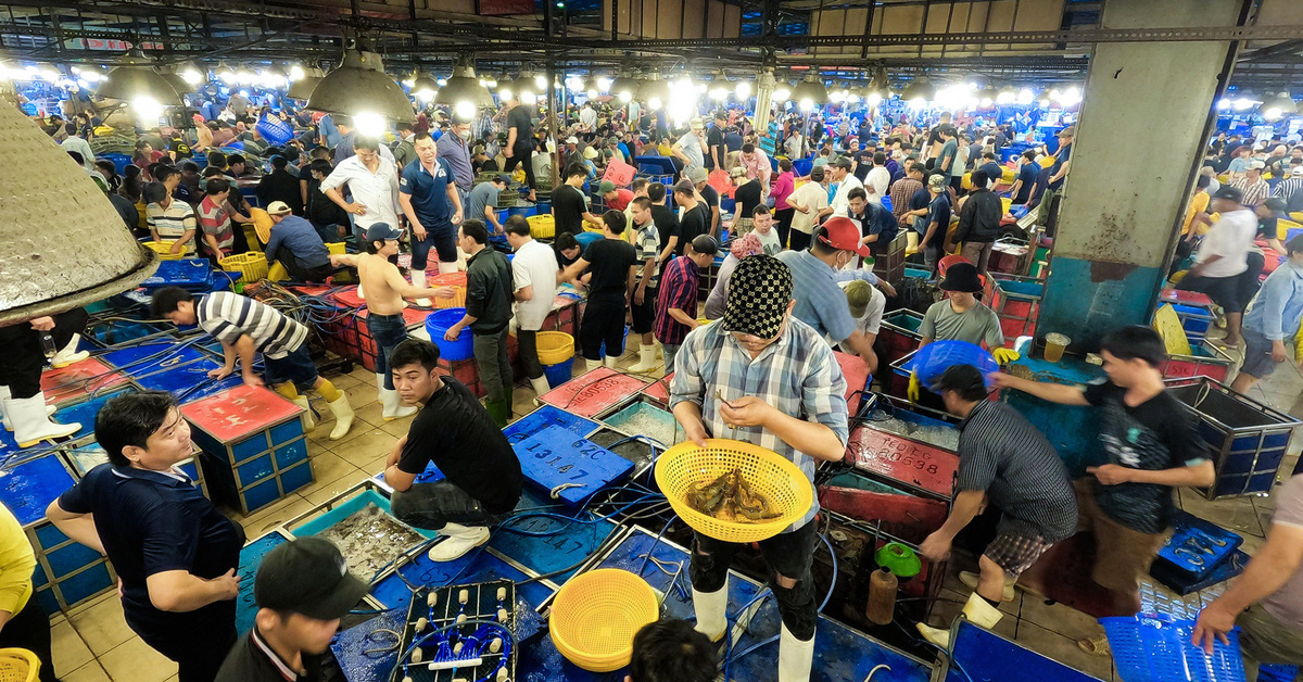 Le marché de Binh Dien vise un modèle de marché sûr