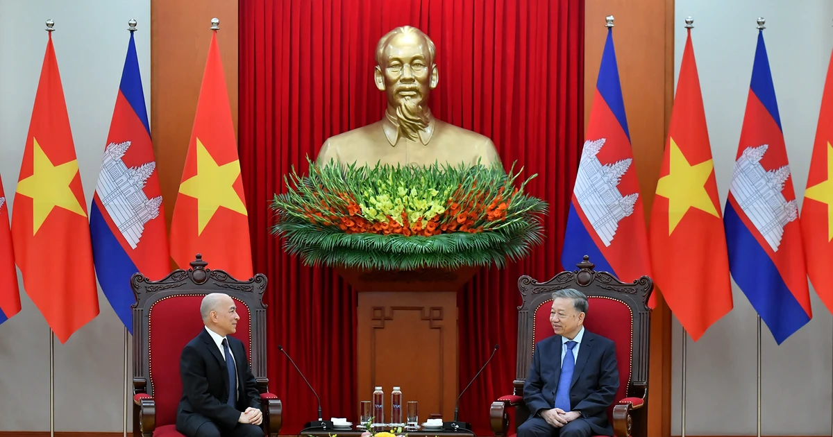 [Photo] General Secretary To Lam meets with Cambodian King Norodom Sihamoni