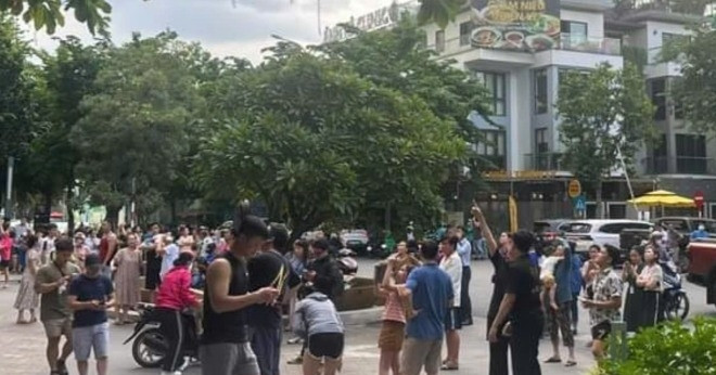 Fire breaks out at luxury apartment building in HCMC, residents panic and flee