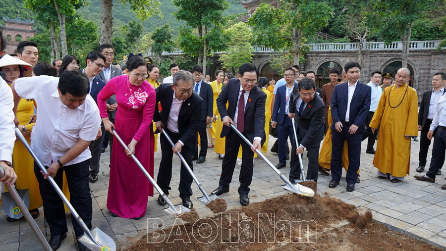 Ha Nam solemnly opens the Cultural Tourism Week and the Vietnam - Japan Traditional Art Exchange Program