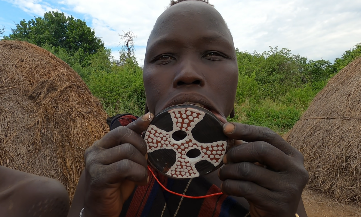 Un voyageur vietnamien raconte l'histoire de 5 tribus étranges dans le monde