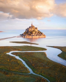 Discover a thousand-year-old monastery in the middle of the French sea