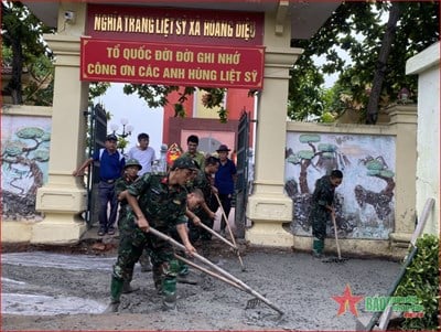 Trung đoàn Bộ binh 692 “tô thắm tình quân dân”