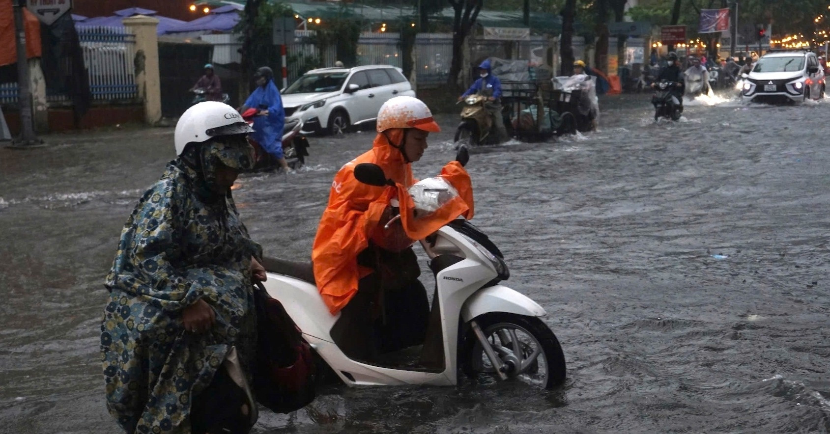 Mưa lớn, trường học ở Đà Nẵng chủ động cho học sinh nghỉ