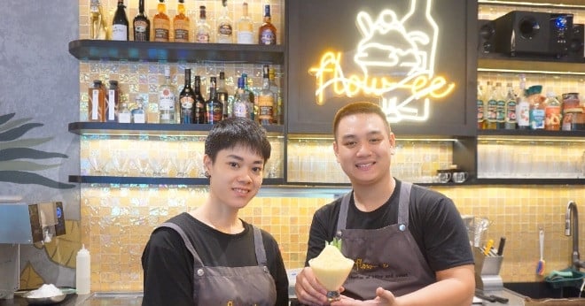 Special coffee shop in Hanoi, customers order with their hands, staff respond with a smile