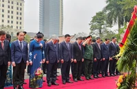 Los delegados conmemoran al presidente Ho Chi Minh en el Área Cultural Memorial del Tío Ho en la ciudad de Thanh Hoa.