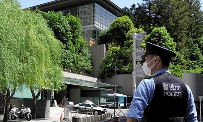 5月5日、東京の首相官邸西門は厳重な警備となっている。写真：朝日