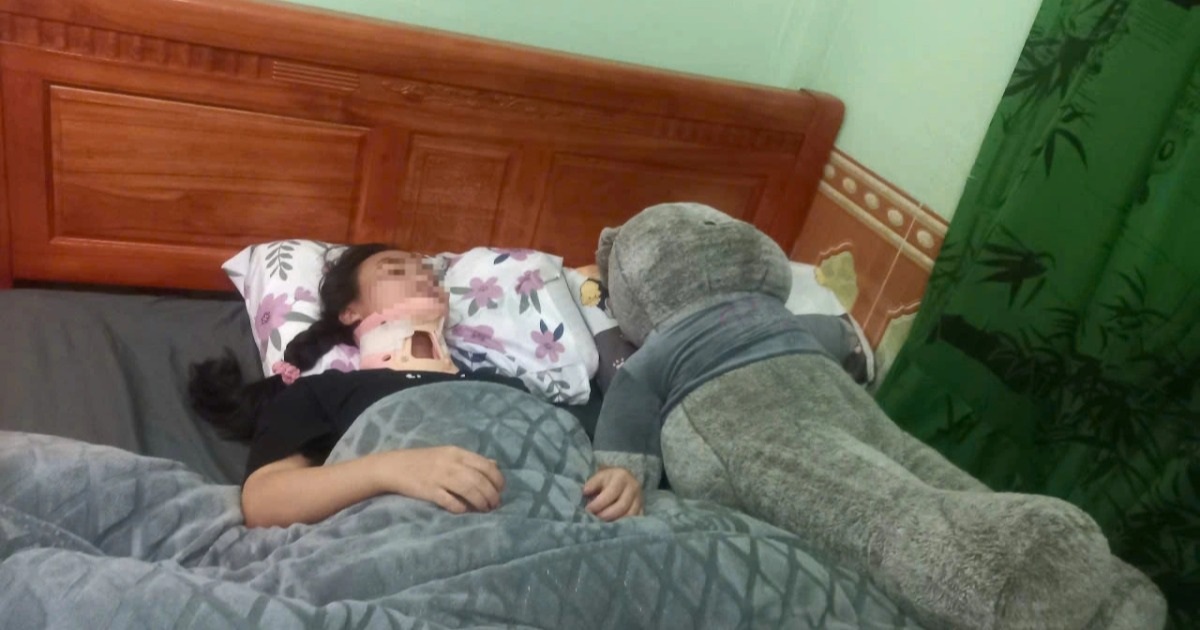 El caso de una estudiante de 11º grado golpeada por un grupo en Thanh Hoa: Los acusados siguen yendo a la escuela.