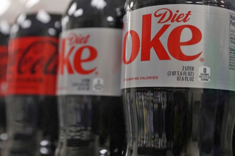 Se está considerando la posibilidad de incluir en la lista de carcinógenos el edulcorante artificial aspartamo, presente en refrescos, helados y chicles.