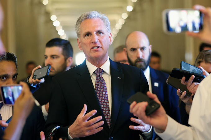 Sprecher des Repräsentantenhauses Kevin McCarthy antwortet am 17. Mai auf dem Capitol Hill in Washington, D.C., den Reportern. Foto: AFP