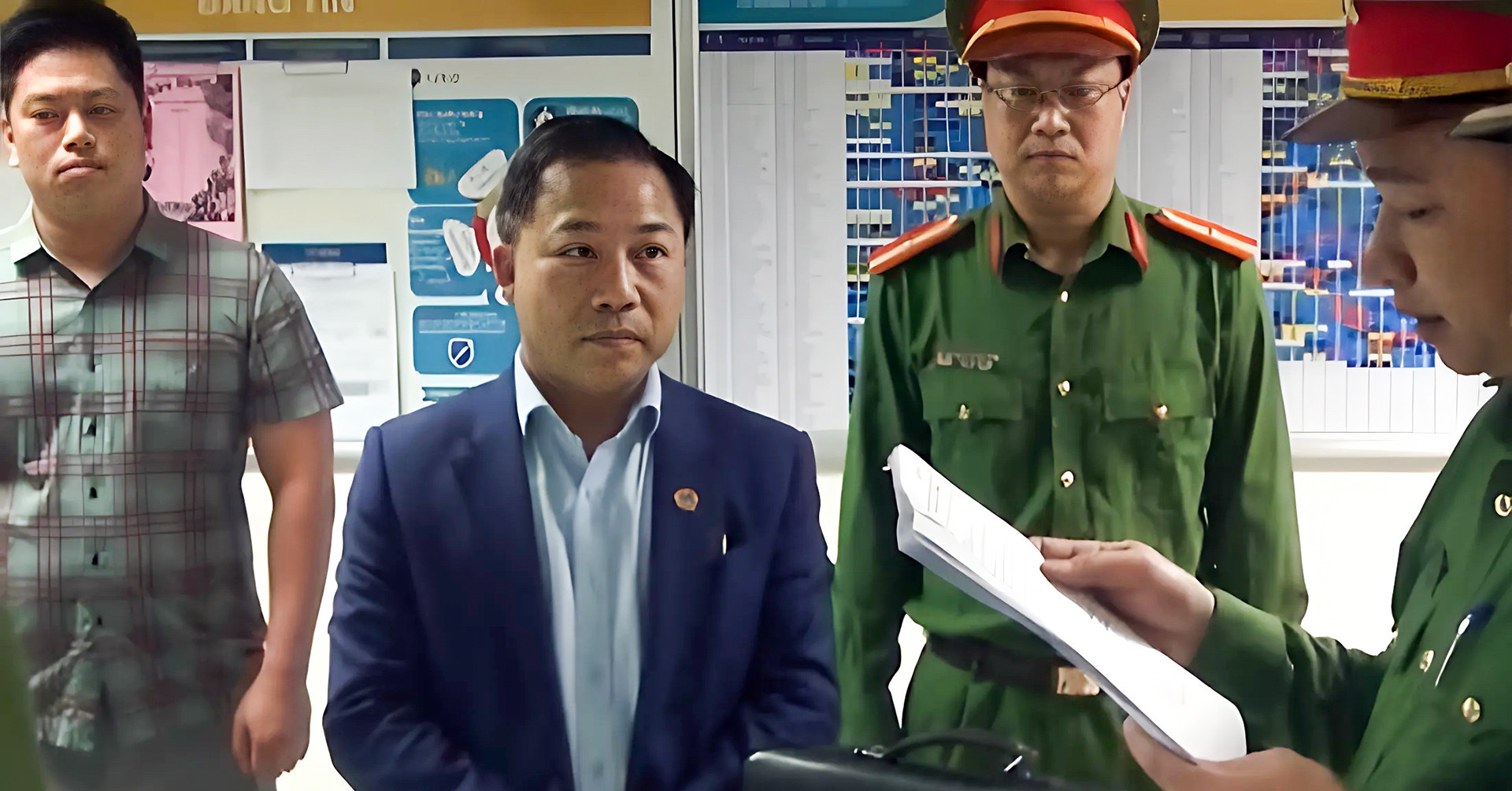 Los acusados ​​Luu Binh Nhuong y Le Thanh Van comparecen ante el tribunal