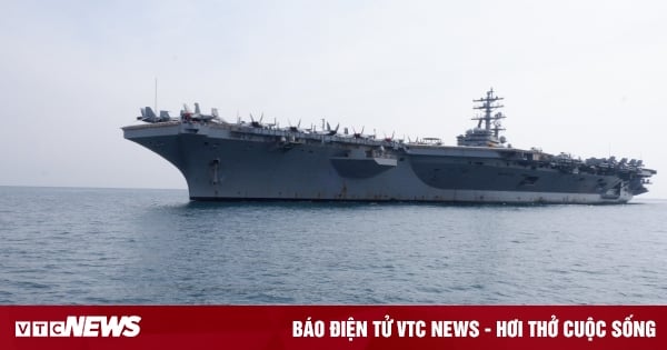 US aircraft carrier USS Ronald Reagan docks at Da Nang port