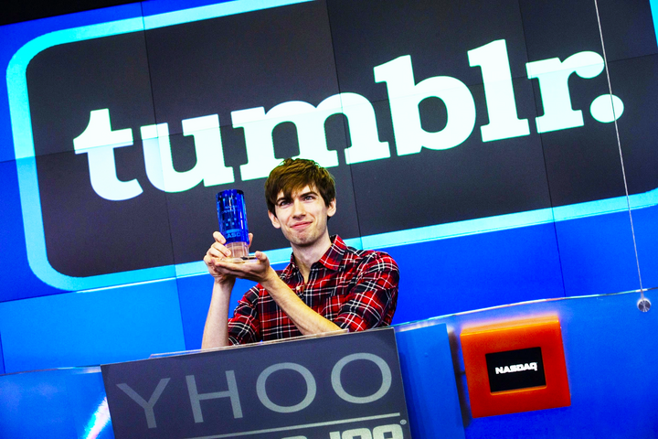 David Karp zeigte eine tiefe Leidenschaft für Technologie und vertiefte sich schon in jungen Jahren in die Welt des Programmierens. Mit elf Jahren brachte er sich selbst HTML bei und zeigte schon früh ein Talent für Webentwicklung. (Foto: Andrew Burton / Getty Images)
