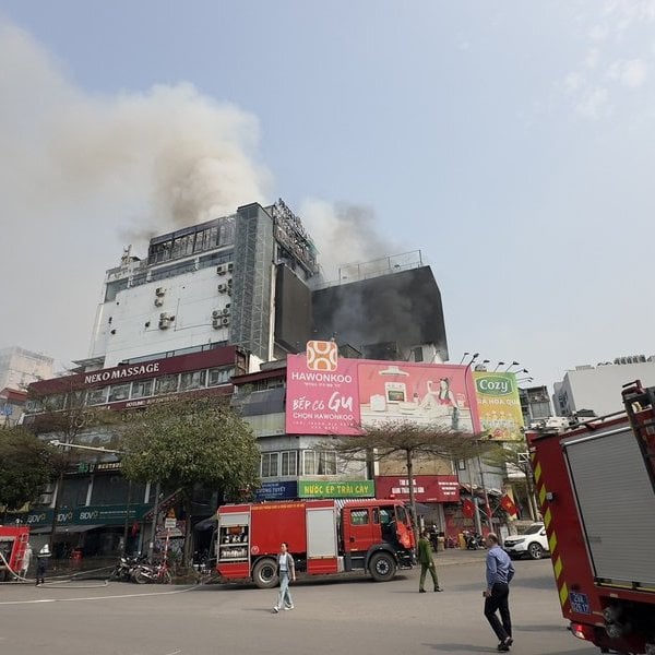 El primer ministro pide reforzar las labores de prevención y lucha contra incendios