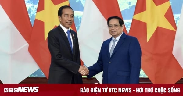 Prime Minister Pham Minh Chinh receives Indonesian President Joko Widodo