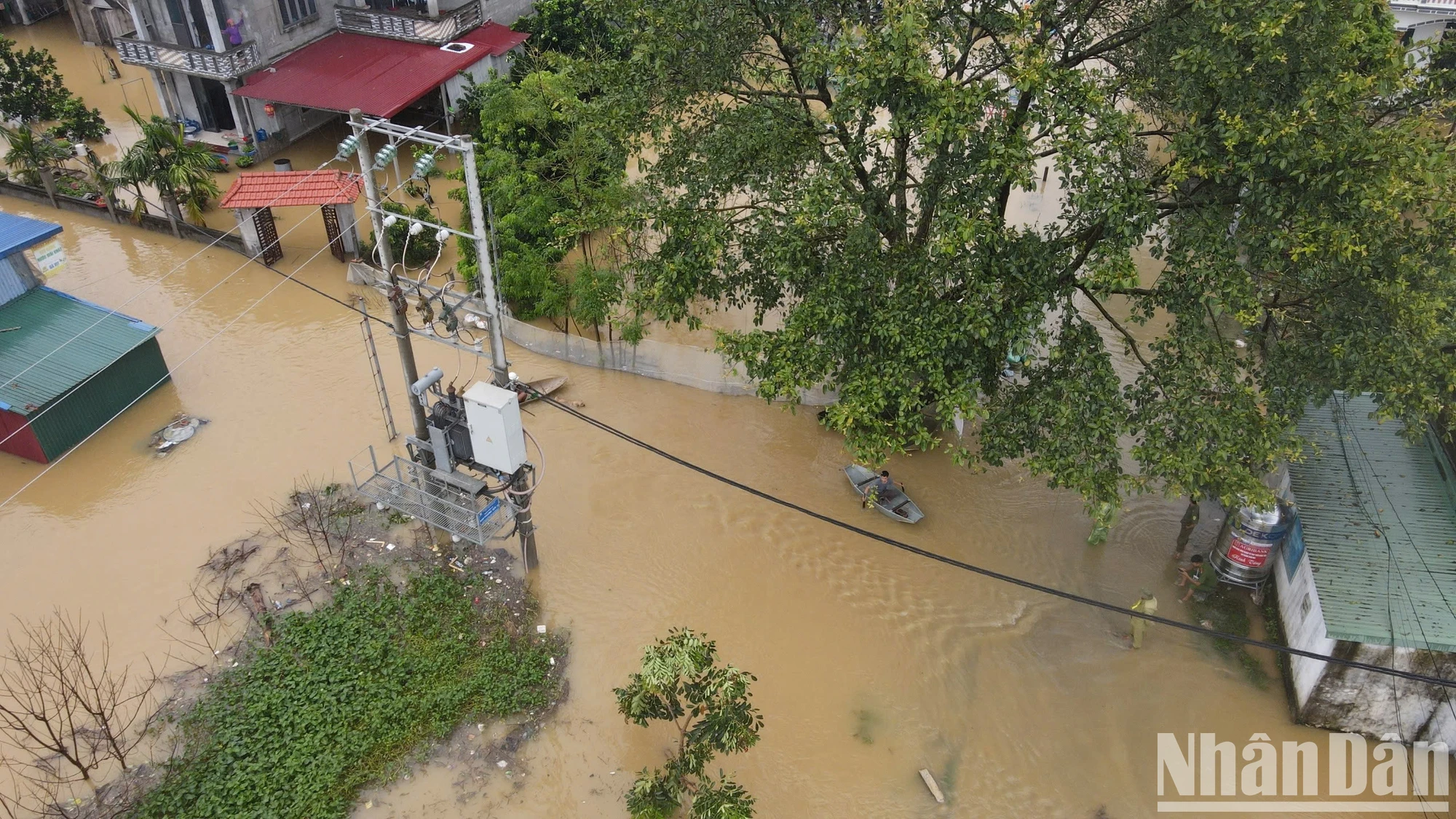 [Foto] Hanoi: El río Bui desborda el dique, muchas comunas en el distrito de Chuong My están inundadas foto 18