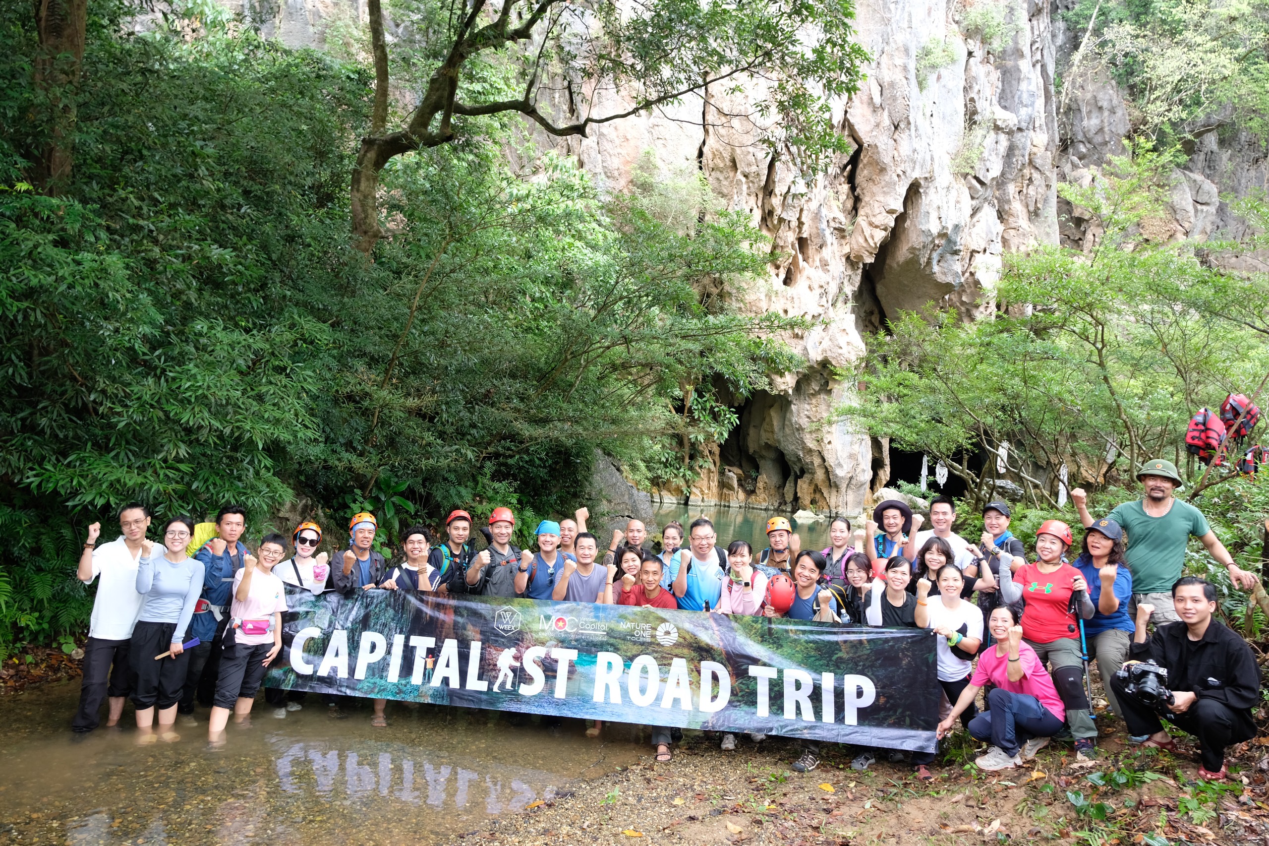 Photos of the event exploring the survival valley of Quang Binh