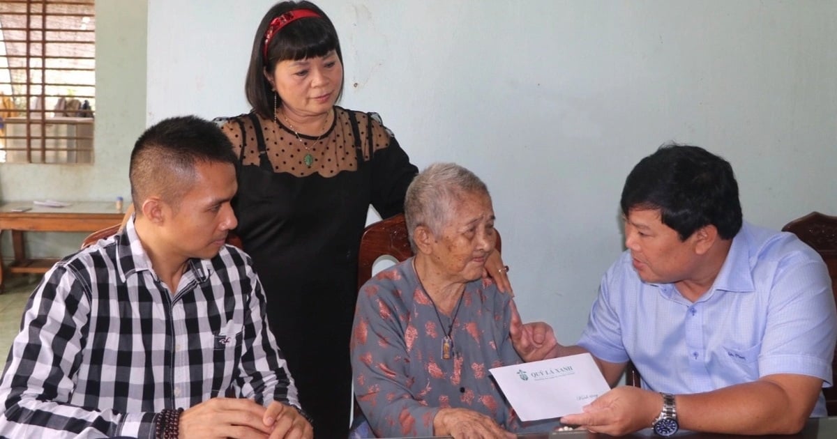 Besuch und Übergabe von Geschenken und Unterstützungsgeldern an 129 vietnamesische Heldenmütter