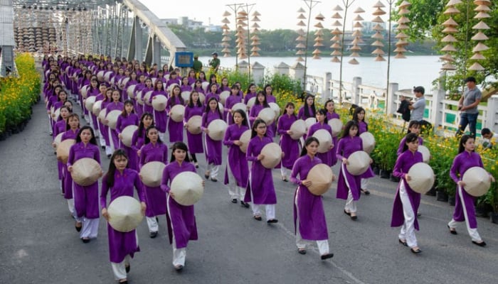 Vinh danh 'Tri thức may, mặc áo dài Huế' là cơ hội vàng cho áo dài Huế