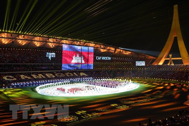 La ceremonia de apertura de los 32º Juegos del Sudeste Asiático (SEA Games 32) tuvo lugar grandiosamente en el Estadio Nacional Morodok Techo en Phnom Penh, Reino de Camboya. (Foto: THX/TTXVN)