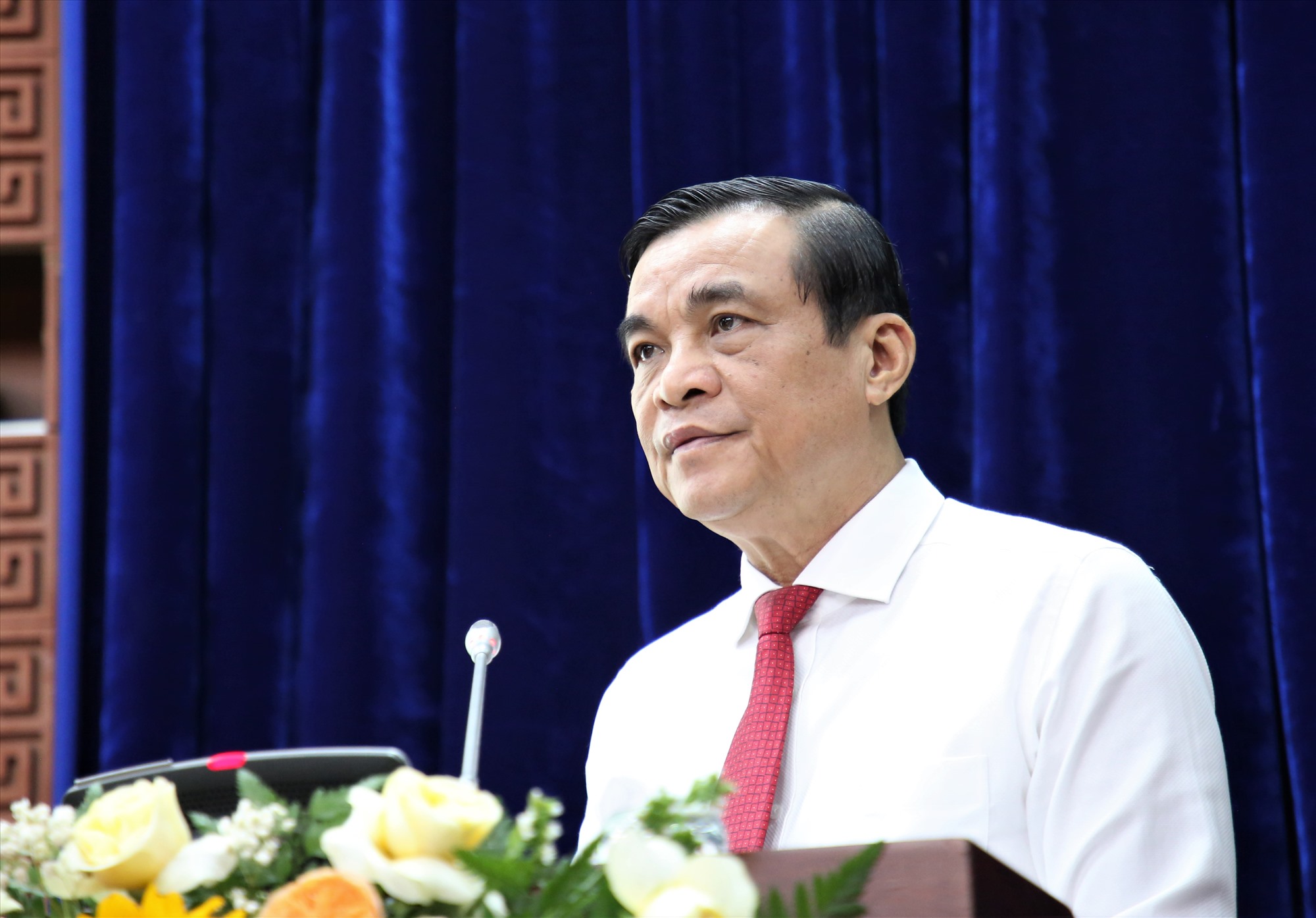 Provincial Party Secretary Phan Viet Cuong speaks at the meeting. Photo: A.N