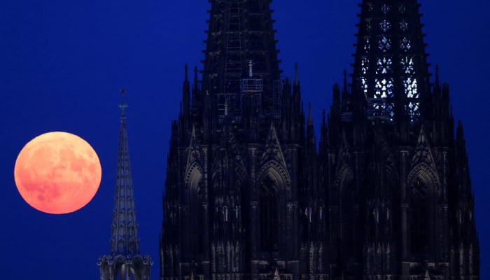 Photos rares de la super lune bleue du monde entier