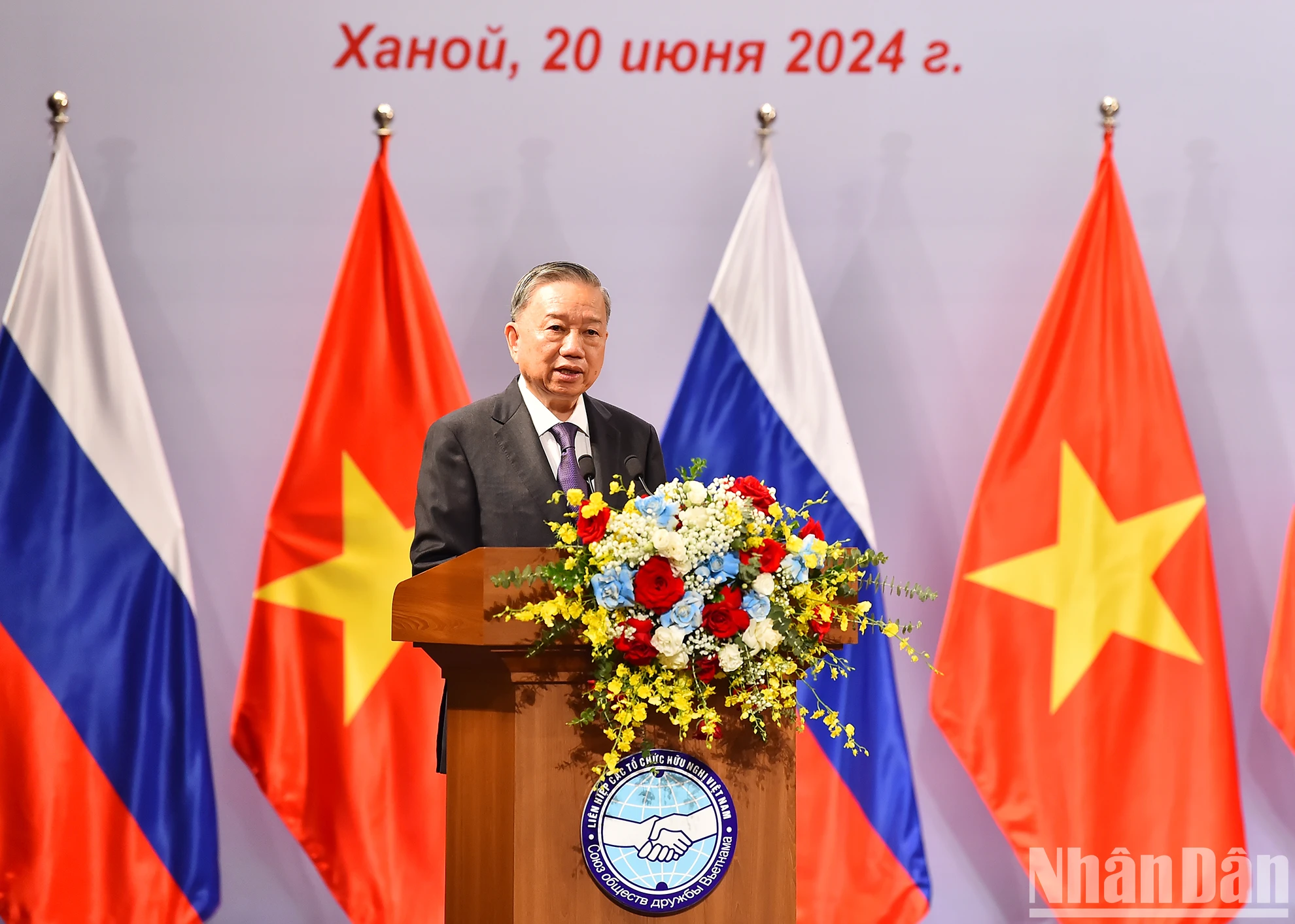 [Foto] El presidente To Lam y el presidente Vladimir Putin se reunieron con líderes de la Asociación de Amistad Vietnam-Rusia y generaciones de ex estudiantes vietnamitas que estudian en Rusia. Foto 8