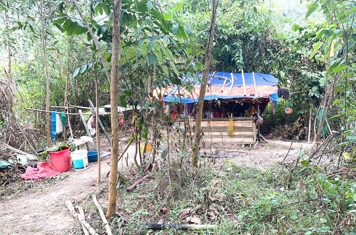 La cabane au bord de la rivière a été installée par Luong Van Ky pour vendre de la drogue.