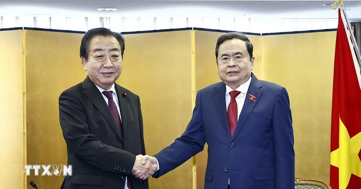 El presidente de la Asamblea Nacional, Tran Thanh Man, recibe al presidente del Partido Democrático Constitucional de Japón