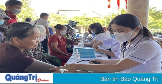 More than 1,000 policy beneficiaries and poor households received free medical examinations and medicine.