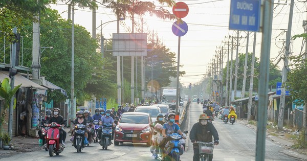 Hình ảnh khác biệt giữa 2 làn xe khi người dân quay lại TPHCM