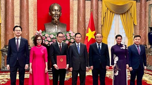 El Presidente presenta la decisión de nombrar al Embajador de Vietnam en Filipinas para el período 2023-2026