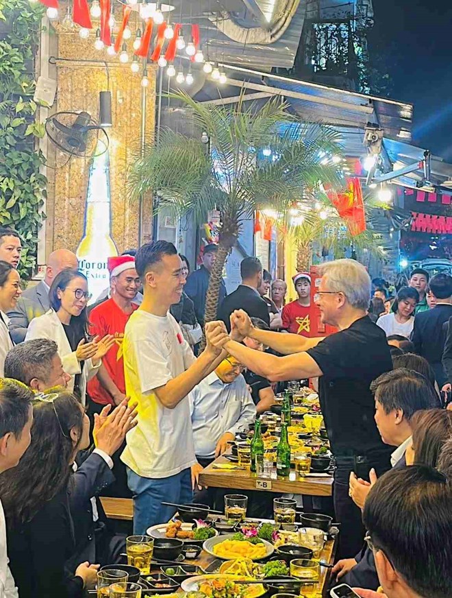 Nvidia-CEO Jensen Huang macht großartige PR für den Tourismus in Vietnam