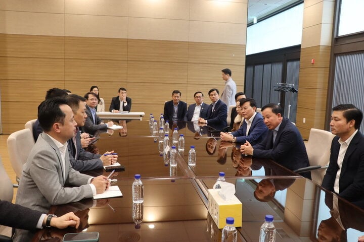 การประชุมคณะผู้แทนจังหวัดหลงอัน ณ สถานทูตเวียดนามในเกาหลี