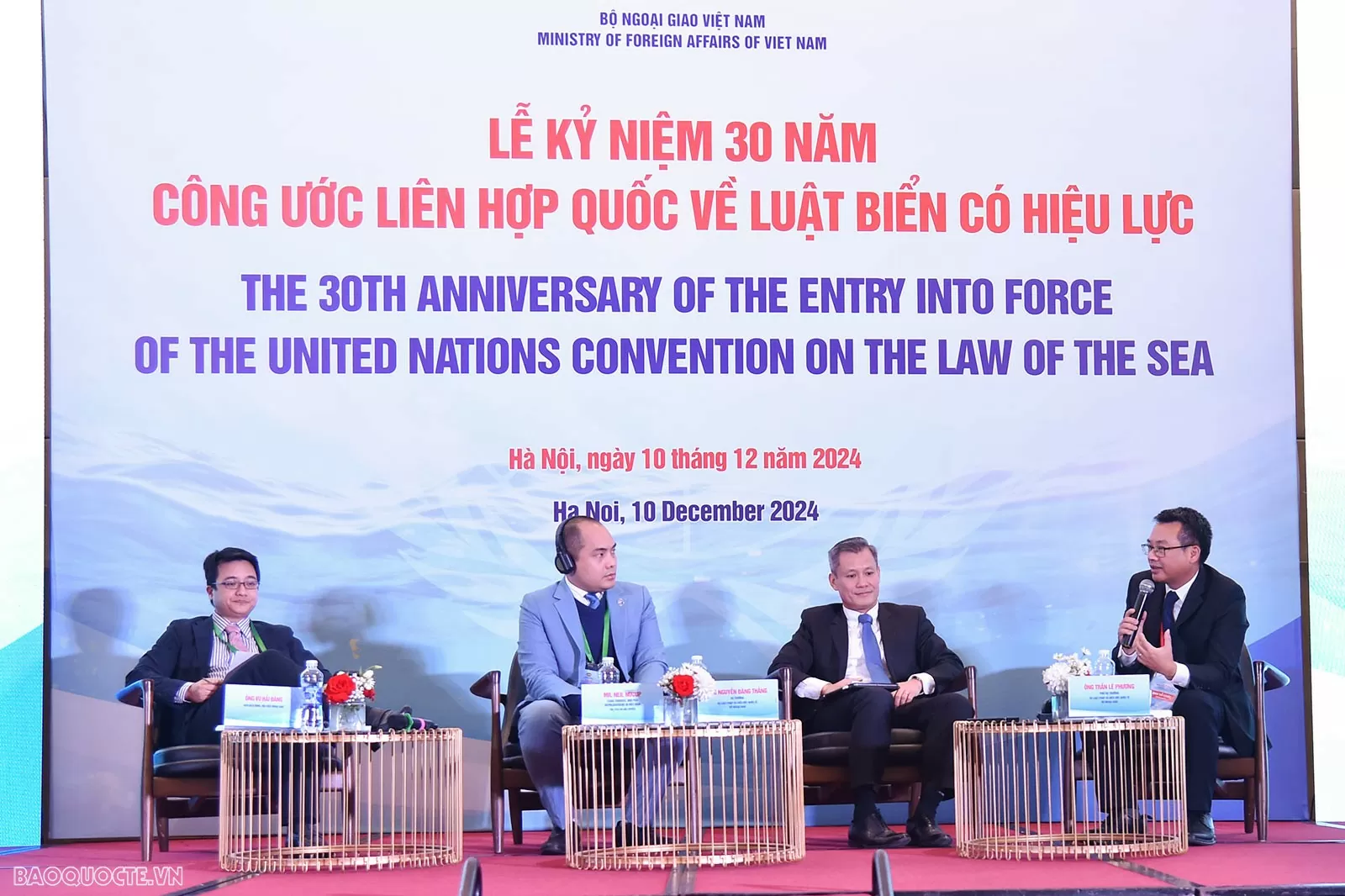 Sáng 10/12, tại Hà Nội, Bộ Ngoại giao tổ chức Lễ kỷ niệm 30 năm Công ước Liên hợp quốc về Luật biển có hiệu lực nhằm nhìn nhận lại giá trị, vai trò của Công ước cũng như chặng đường Việt Nam thực thi những quy định của Công ước trong 30 năm qua. (Ảnh: Anh