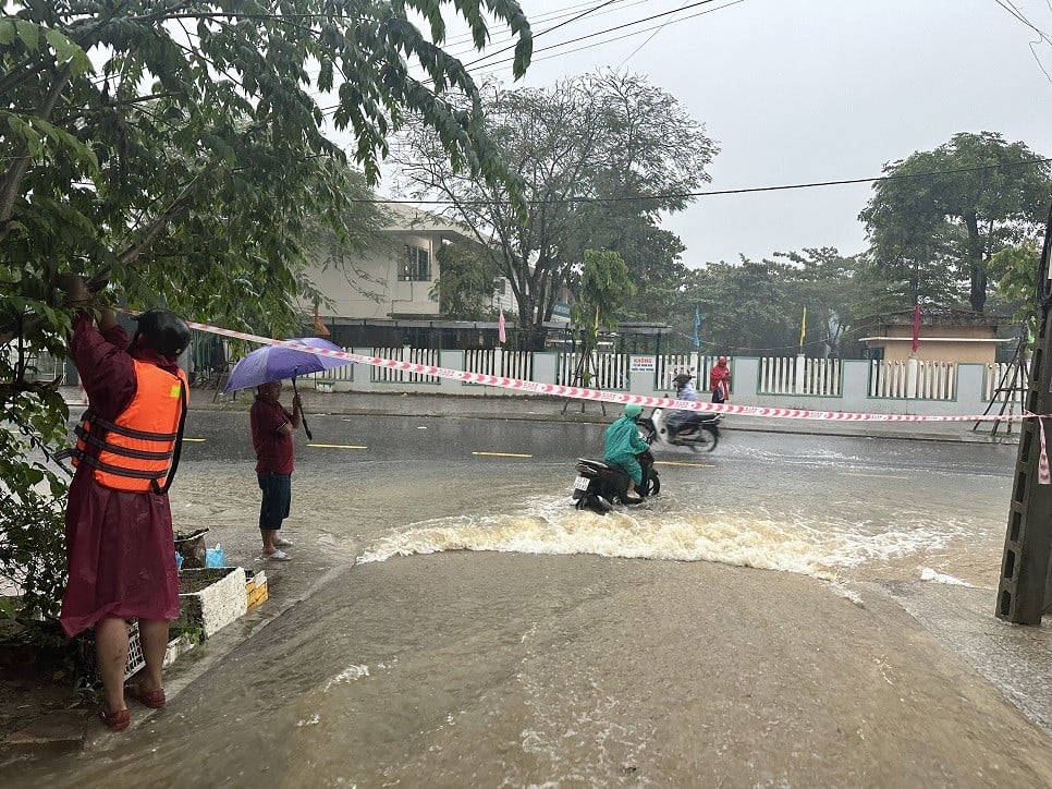 Événement - Ville de Da Nang : Dégâts initiaux causés par de fortes pluies (Image 2).