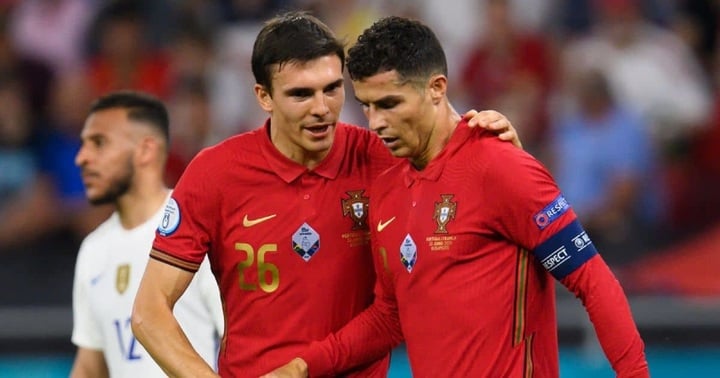 Palhinha (left) is Ronaldo's teammate on the Portuguese national team.