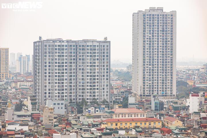 En el tercer trimestre, los precios de los apartamentos en algunos lugares aumentaron entre un 35 y un 40% en comparación con el trimestre anterior. (Foto: Minh Duc).