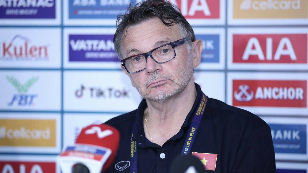 Indonesian newspaper predicts bad things for coach Troussier after sea games 32