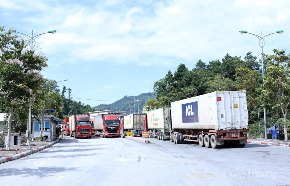 Raisons du temps de dédouanement prolongé au poste frontière de Huu Nghi - Huu Nghi Quan