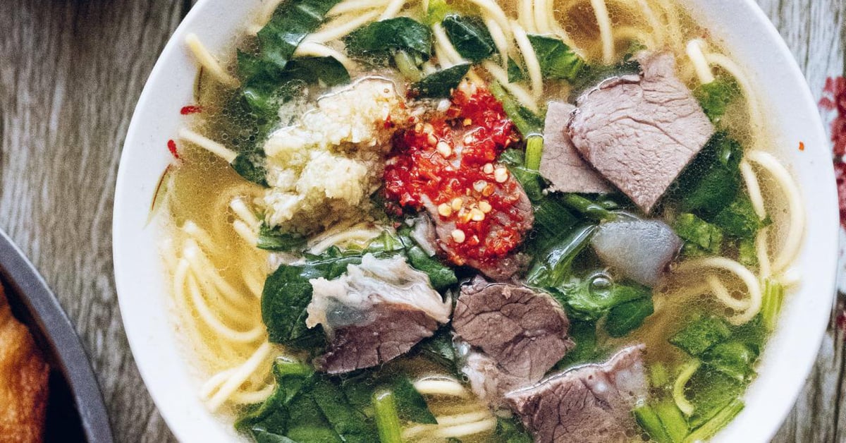 Essayez un petit-déjeuner chinois avec des nouilles du Sichuan, des xiao long bao, des bâtonnets de pâte frits au lait de soja…