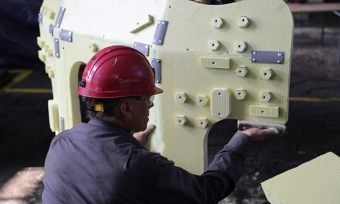 Un fabricante de armas señuelo en Ucrania. Foto: Guardian