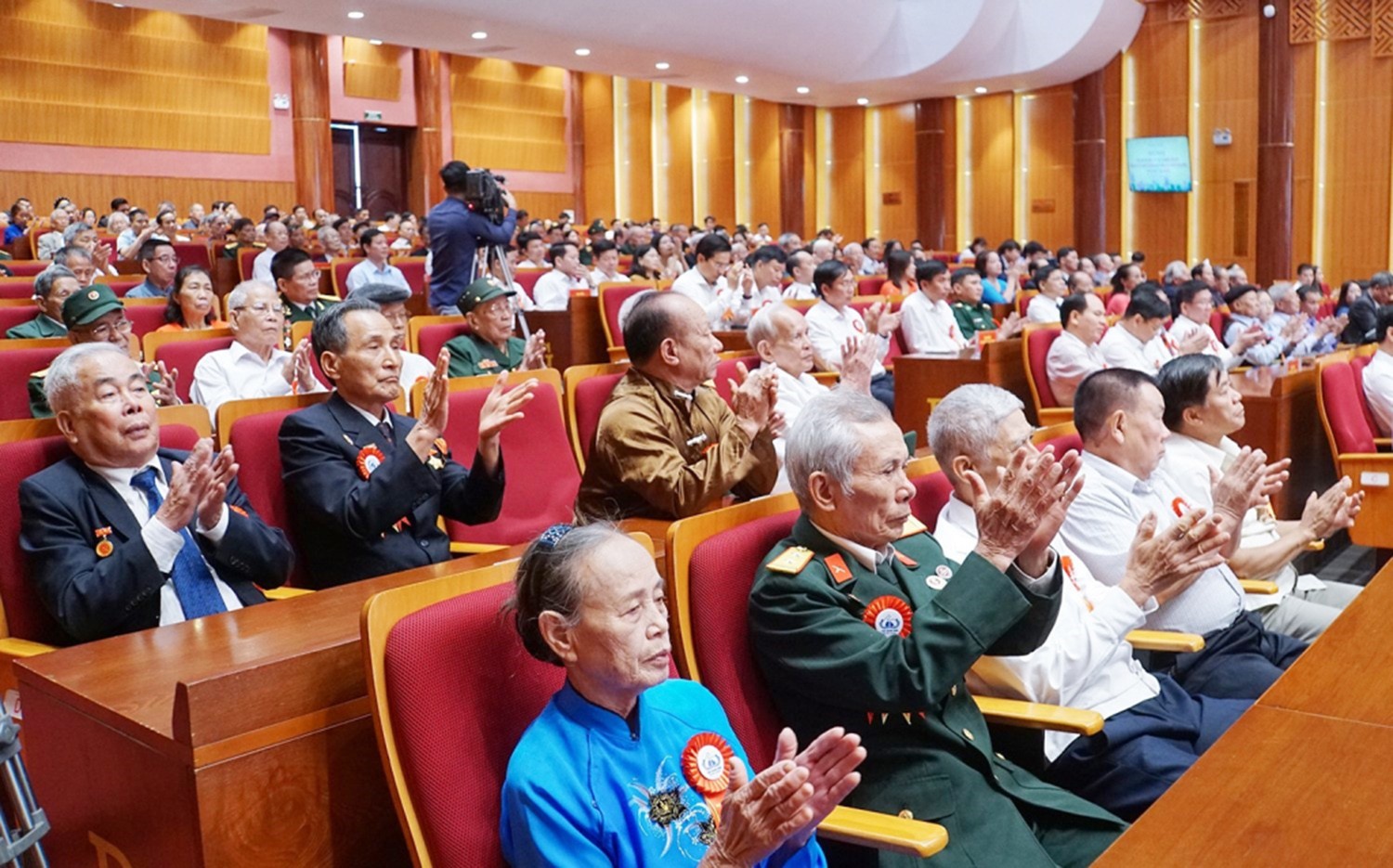 Sự kiện - Quảng Ninh: Gặp mặt tập thể, cá nhân tiêu biểu kỷ niệm thành lập tỉnh (Hình 2).