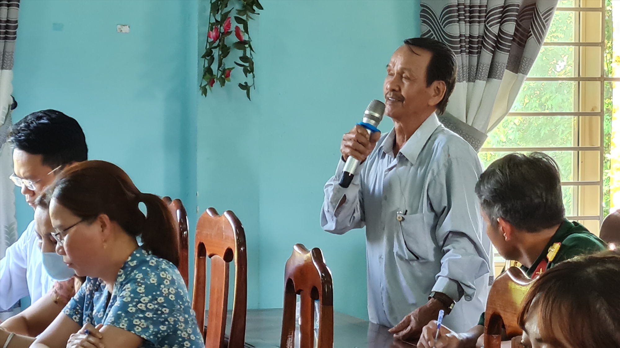 Les électeurs de Tien Phuoc ont déposé une pétition sur des questions liées à la délivrance de livres rouges pour la réinstallation. Photo: D.L