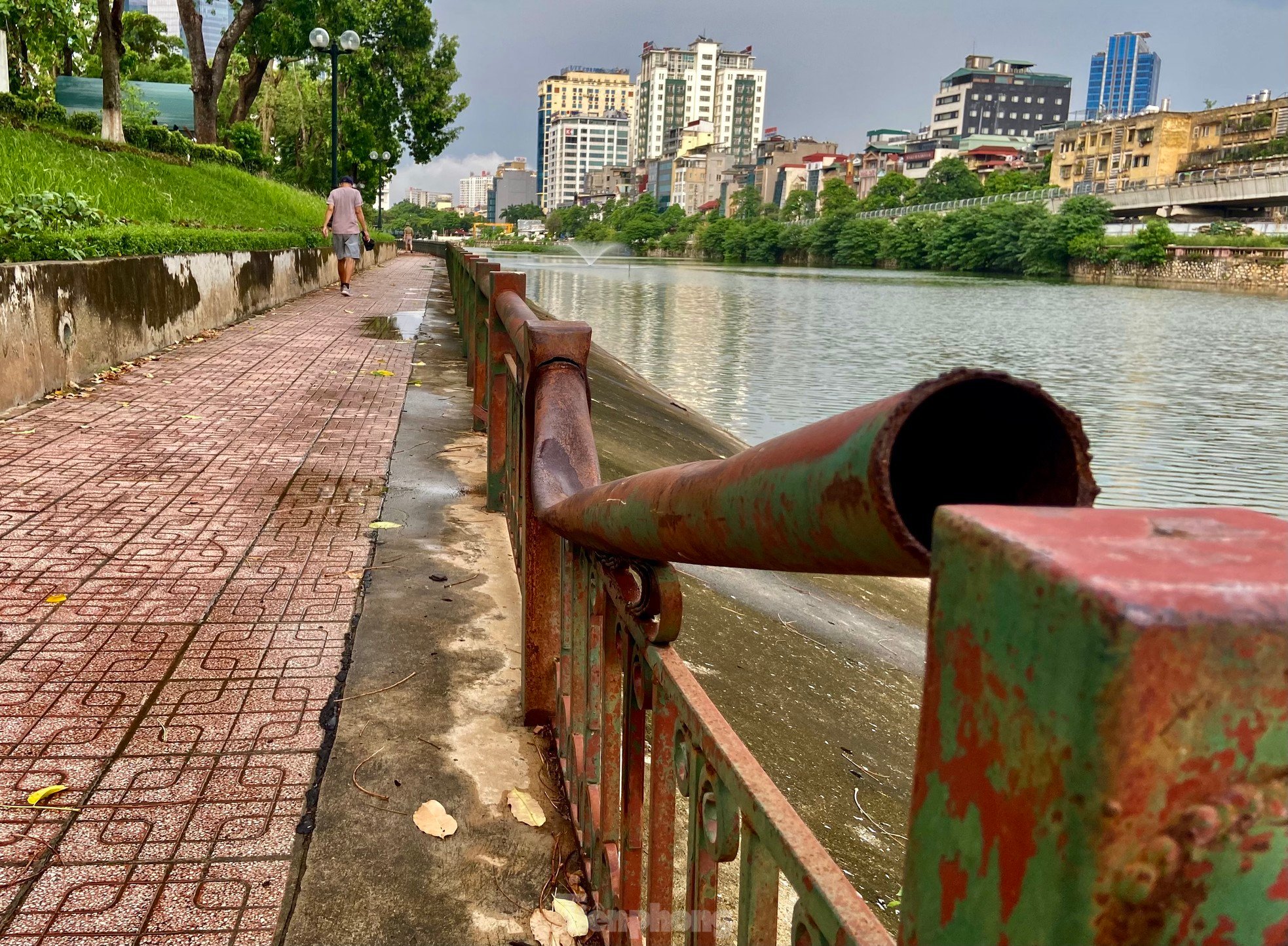 Estado actual de los parques de lento progreso en Hanoi foto 5