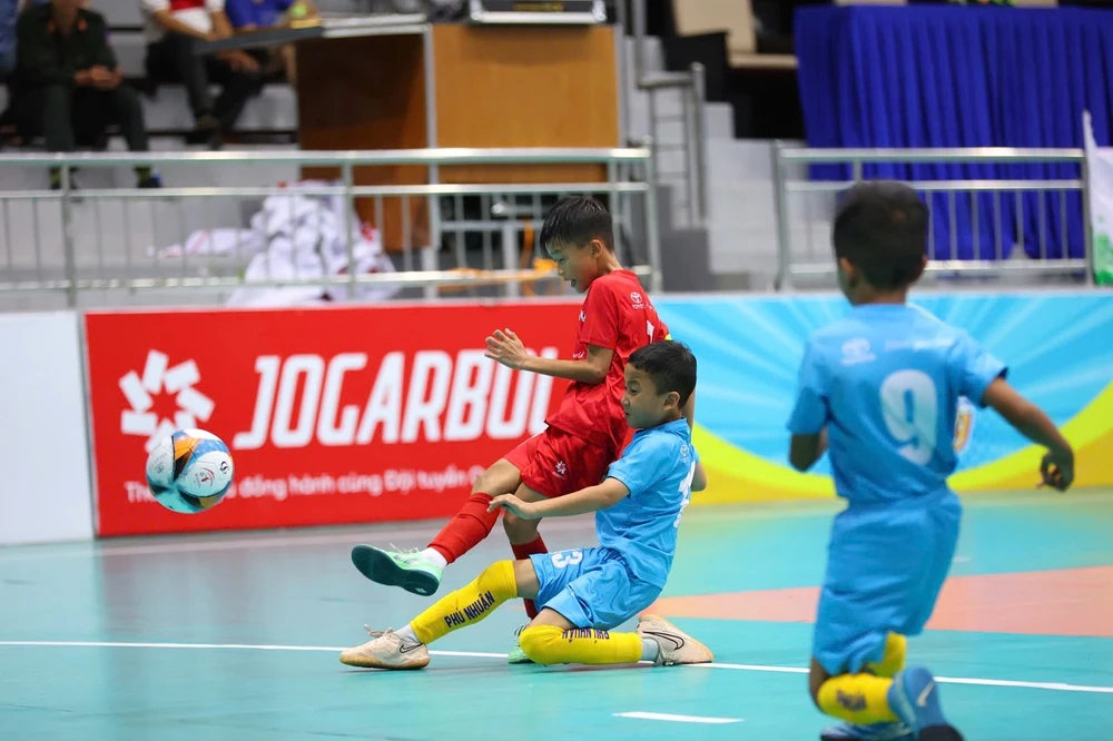 Tras perder ante Hai Duong en la semifinal, el equipo U9 de HCMC terminó tercero en la clasificación general.