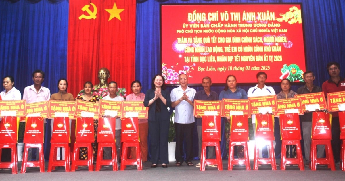 Vice President presents Tet gifts to policy families and the poor in Bac Lieu