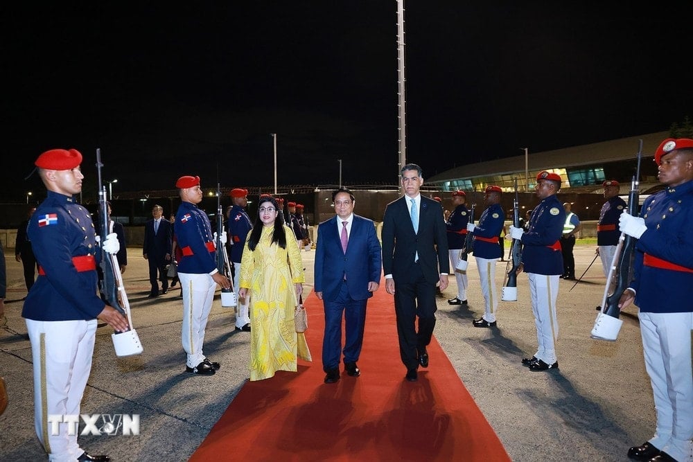 Lễ tiễn Thủ tướng Phạm Minh Chính và Phu nhân tại Sân bay Las Américas, thủ đô Santo Domingo. (Ảnh: Dương Giang/TTXVN)