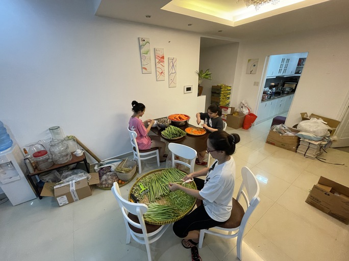 Cuộc thi viết “LÒNG TỐT QUANH TA”: Dòng sông đỏ mải miết chảy vì người - Ảnh 2.